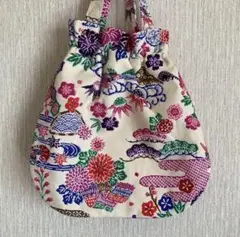 ハンドメイド　ゴム巾着バッグ　和柄　花柄　紅型柄　ハイビスカス　ホワイト