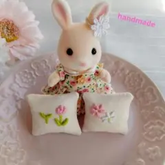 ハンドメイドミニチュアクッション2個セット（お花畑より）