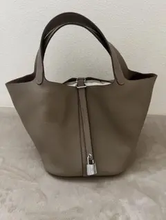 本革キューブバック　エトープ色