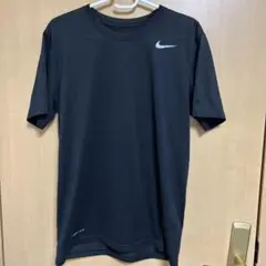 Nike DRI-FIT ブラック Tシャツ