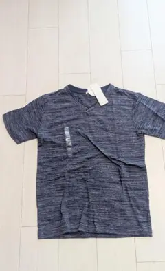 ダークブルー Vネック Tシャツ 新品タグ付き