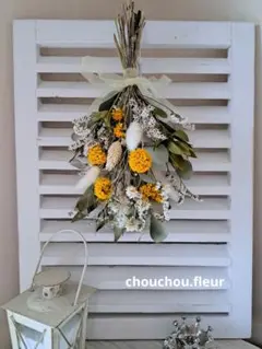 サンフォルディと小花のスワッグ