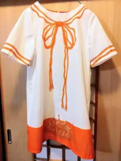 オレンジジュースワンピース　ワンピースとタイツ