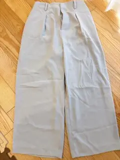 ユニクロ　タックワイドパンツ
