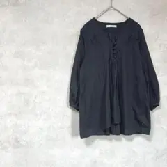 マーナ　綿100%　七分袖ブラウス　黒　フロントハーフボタン　春夏　ギャザー