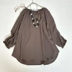 【美品】UNTITLED　ブラウン ギャザーブラウス Mサイズ
