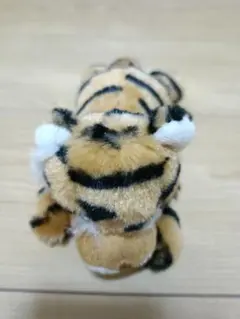 トラのぬいぐるみ・小型・リボン付き