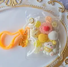 ガチャ詰め風　キャンディバッグキーホルダー　黄色　うさぎ