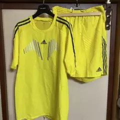 adidas イエロー Tシャツ ショートパンツ セット
