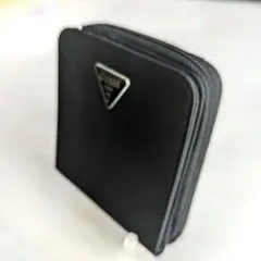 美品 ゲス　GUESS 二つ折り財布 ブラック