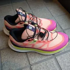 【新品・未使用】Salomon トレイルランニングシューズ ピンク/オレンジ