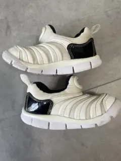 Nike ダイナモフリー　ホワイト/ブラック