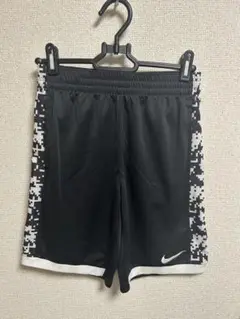 Nike デジタル迷彩 ハーフパンツ 黒
