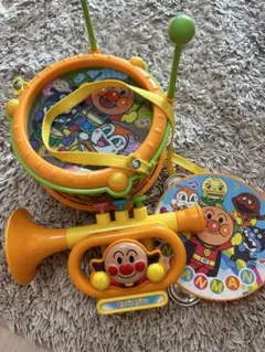 子供たちに大人気、アンパンマンおもちゃ、ラッパ、太鼓、タンバリン