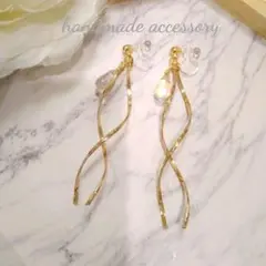 セール　チェコビーズとウェーブ　キラキラ　ノンホールピアス