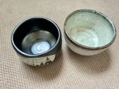 黒と白の波状模様の茶碗2個セット￼