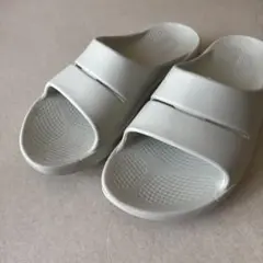 OOFOS OOAHA ２８　EU42