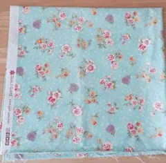 花柄　プリント生地 水色　約110cm✕約50cm　キルトゲイト