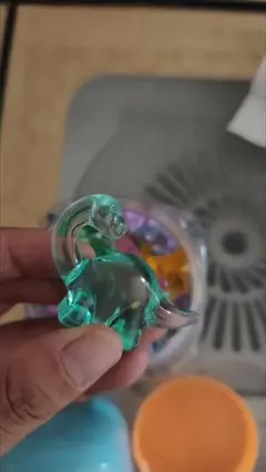 ガラス製恐竜型フィギュア