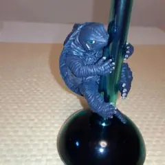 抱きつきガメラとボールペン