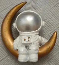 宇宙飛行士と月の置物 約10cm