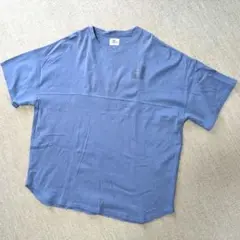 キャンプ7 ロゴ入りブルーTシャツ