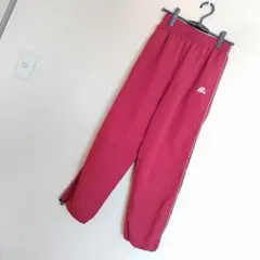 赤いジャージパンツ Mロゴ付き