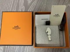 新品 エルメス カヴァリエ 馬 ピン チャーム にも 白 ホワイト