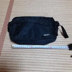 ナイロン製 ブラック ボディバッグ
