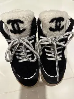 CHANEL ムートンスニーカー