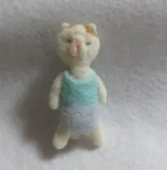 羊毛フェルト　猫　マスコット　ブローチ　ハンドメイド