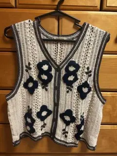 サマンサモスモス　さがら刺繍ニットベスト　美品