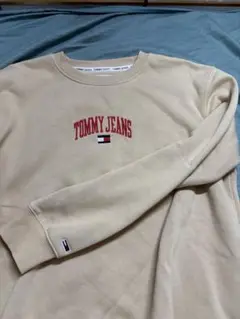 Tommy jeansトレーナー
