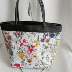 新品未使用タグ付き 花柄トートバッグ ホワイト/ブラック