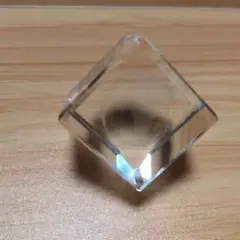 クリスタル ダイヤモンド型 置物
