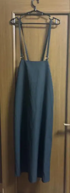GU サスペンダー付きAラインスカート