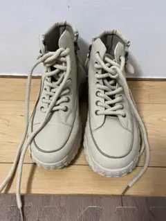 ベージュ ハイカット 厚底 ブーツ ジッパー付き 23.0