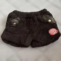 黒のポケット付きショートパンツ