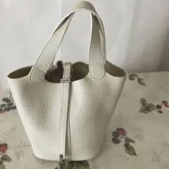 美品オフホワイトレザー バケツ型トートバッグ　値下げ中