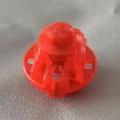 赤いプラスチックソケット部品