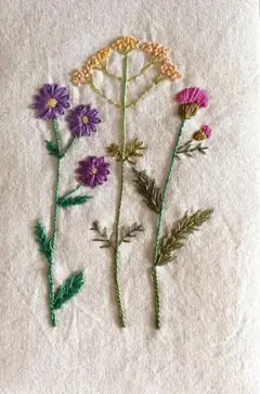 秋の花々 ノコンギク オミナエシ アザミ 刺繍 完成品