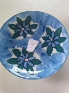 花柄の青い皿