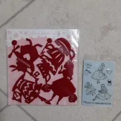 赤いキャラクターシールと水色アリスシール