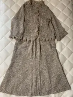 【びーどろぽえむ】ベージュ フリル付き 花柄 セットアップ　M〜Lサイズ