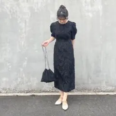 Ayla フェザーレースドレス パフスリーブ オケージョン 黒 バックリボン