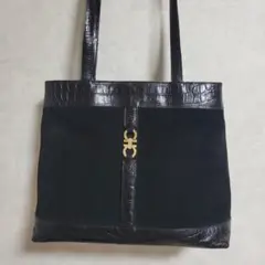 Ferragamo。ショルダー黒