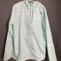 New Balance フード付きウィンドブレーカーレディースMサイズ