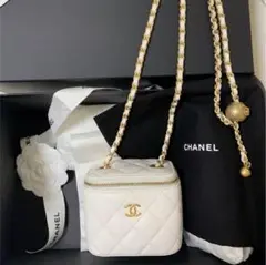 CHANEL ホワイト ショルダーバッグ