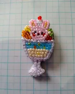 ハンドメイドビーズ刺繍ブローチ うさぎのキッズパフェ
