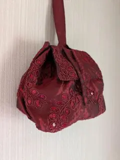 赤いサテン地、キラキラビーズとスパンコール刺繍のミニバック　旅のお供に